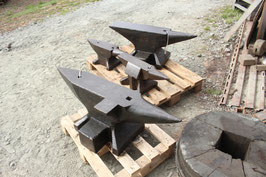 SOLD # 4 anvil super heavyweight group : 726 lbs +657 lbs + 190 lbs + 167 lbs