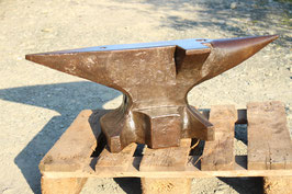 # 3723 - TOP as NEW south german Söding Halbach anvil , dated 1914 , marked 129 kg , weighed 285,5 lbs weighed