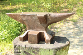 # 3756 - SUPERSIZE WW2 1935 dated south german anvil Söding Halbach  anvil , marked 254 kg = 559 lbs in quite good condition