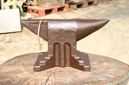 # 3702 - BARGAIN PRICE vintage austrian JEB anvil with 52 kg = 114 lbs