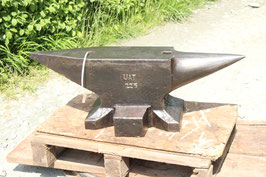 #3903.1 - TRIPE A condition as new european UAT anvil with 225 lbs marked = 495 lbs