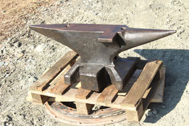 SOLD # 3876.1 - super fast bavarian anvil with 200 kg marked = 440 lbs