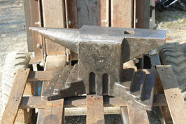 # 3328 - vintage industrial german anvil - 100kg = 220 lbs - super condition