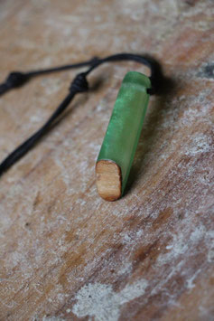 Halskette mit einem Anhänger aus Holz, Expoxidharz: grün, Nr. 06