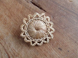 Brosch i rotslöjd  / 白樺根の工芸　ブローチ