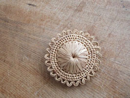 Brosch i rotslöjd  / 白樺根の工芸　ブローチ