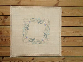 Broderat duk m. blomster / 花刺繍のテーブルクロス