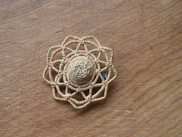Brosch i rotslöjd  / 白樺根の工芸　ブローチ