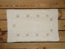 Rektangulär linneduk med broderi / リネンクロスタブレット(a)