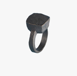 French cut stone ring