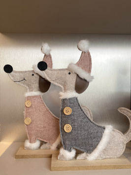 Deko-Figur-Dackel mit Mütze und Pulli