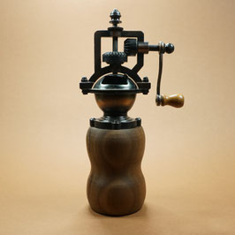 Retromühle aus Nussbaumholz