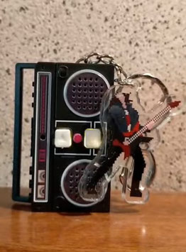 Portachiavi Mini Radio Vintage con registratore a tema Eddie.