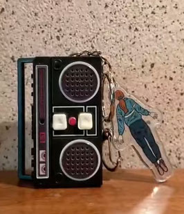 Portachiavi Mini Radio Nera Vintage con registratore a tema Max.