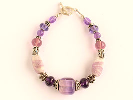 Armband in violett, mit Amethyst