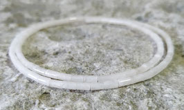 Weißer Achat kleine Röhrchen 5x3 mm - Strang