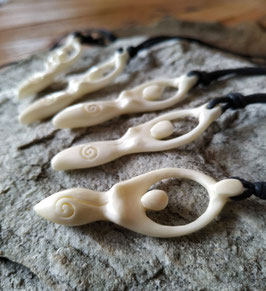 Göttin mit Spirale Schöpfungssymbol 5 cm Anhänger / Perle aus Wasserbüffelknochen