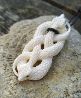 Großes Schlangen Amulett aus Knochen < zwei verschlungene Schlangen > ~ Handarbeit ~