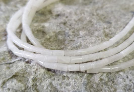 Weißer Achat kleine Röhrchen 5x3 mm - Strang