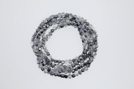 Silberfarbene Glasperlen und Hämatite