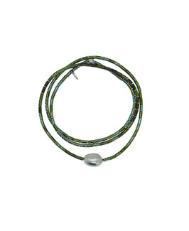 Grüner Hämatit und eine silberne Süßwasserperle
