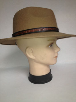 Modelo FEDORA resistente a la lluvia