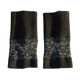 Schwarze Wollstulpen mit Spitze