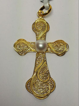 Cruz de filigrana em prata dourada com pérola
