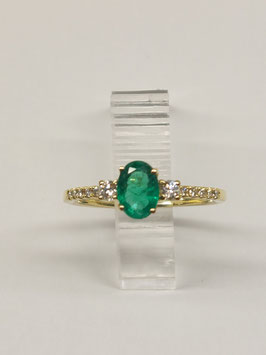 Anel ouro amarelo, esmeralda e diamantes de lado - JM