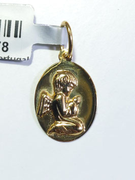 Medalha ouro anjo joelhos oval 12 - MM