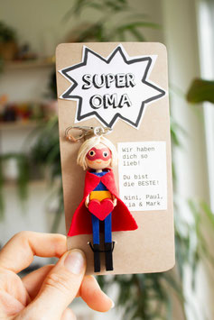 Super-Oma oder Super-Mama Anhänger – personalisierbar und handgemacht