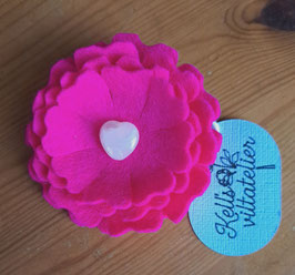 Viltcorsage roze met wit hart