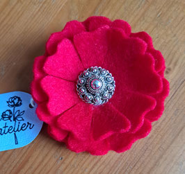 Viltcorsage lichtrood met Zeeuwse knoop