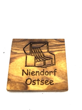 Strandkorb mit Text "Niendorf / Ostsee"