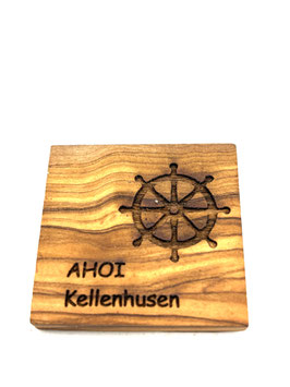 Steuerrad mit Text "AHOI Kellenhusen"