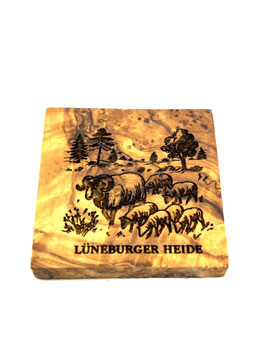 Bock und grasende Lämmer mit Text "Lüneburger Heide"