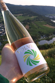 VOLVER Kabinett von Alten Müller-Thurgau-Reben feinherb - Silberne Kammerpreismünze