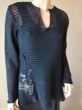 Black long sleeve linen sweater with application