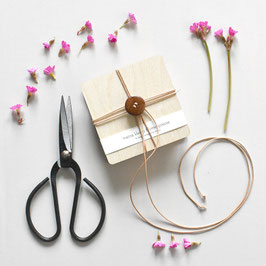 "kleine Blumen-presse" Vintage Lederknopf