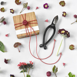 "kleine Blumen-presse"      mit Eichenholz   &    rotes Band