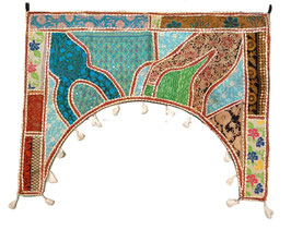 Cubrepuertas arco bordado espejos y patchwork