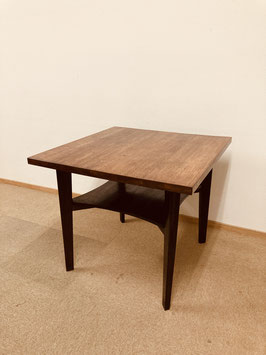 ナラ材のカフェテーブル
