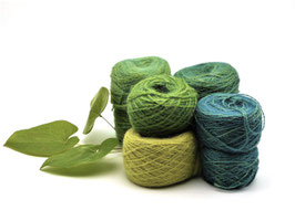 Garnkomposition (400g) aus Seide und Mohair in verschiedenen Grüntönen