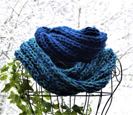 Wollloop TIEFBLAU aus Schurwolle handgestrickt,  150x30cm