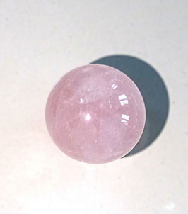 ROSENQUARZ, Kugel mit Asterismus