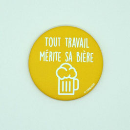 LES CORNICHONS - Magnet décapsuleur "Tout travail mérite sa bière"