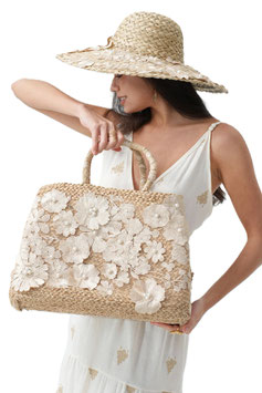 Strohtasche mit Blumenspitze und Perlen