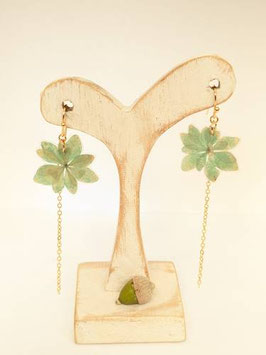Boucle d'oreille d'Hortensia double irisé vert, chainette et crochet plaqué Or