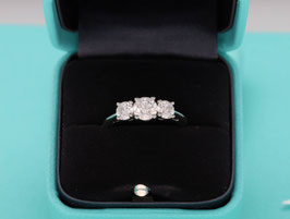 1.41 Karat Three Stone Verlobungsring, Gr. 51 Platin Tiffany&Co.