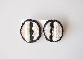 刺繍のイヤリングmonoto-n